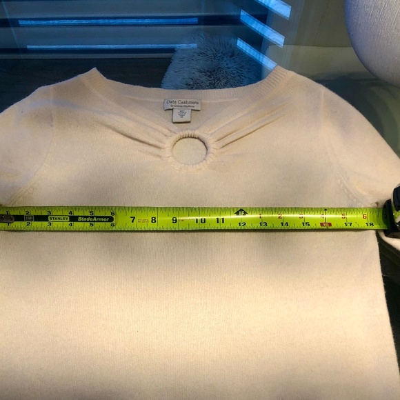 Oats Cashmere Classic Crewneck Sweater – Cream / Off-White - Picture 5 of 7